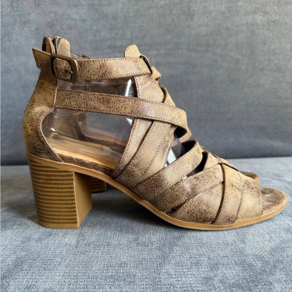 Dollhouse Womens Brown Faux Leather Block Heels SZ 10M Strappy Buckle Back Zip